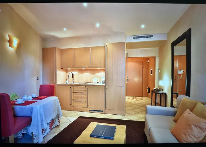 Cernobbio Lake Suites * تْشيرنوبيو